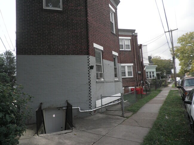 5136 N 12th St, Unit D Basement photo'