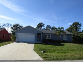 6221 Marcum St in Englewood, FL - Building Photo