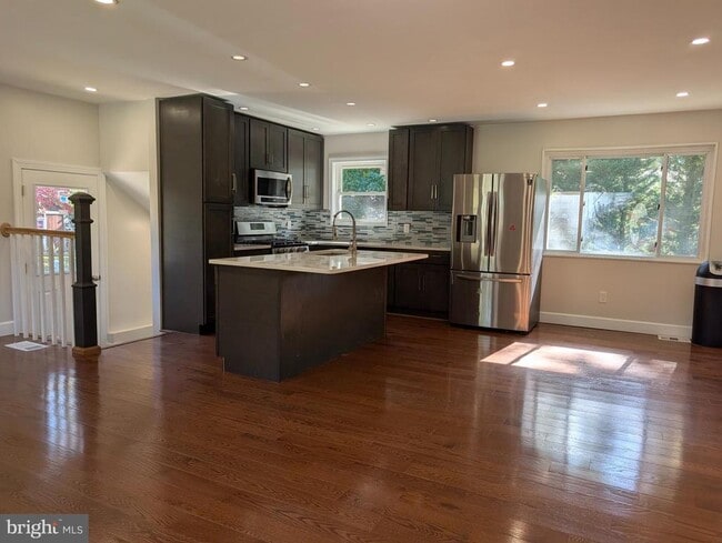 7410 Long Pine Dr in Springfield, VA - Building Photo - Building Photo