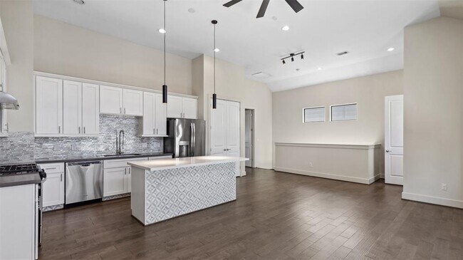 5808 Gardendale Dr in Houston, TX - Building Photo - Building Photo