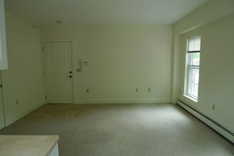 9 State St in Windsor, VT - Building Photo - Building Photo