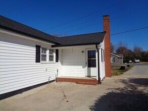 4880 Old Hollow Rd in Kernersville, NC - Building Photo - Building Photo