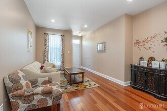 802 Yarrow Cir in South Brunswick, NJ - Building Photo - Building Photo