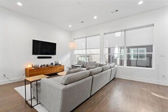 5805 Lindell Ave in Dallas, TX - Building Photo - Building Photo