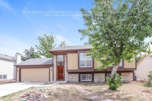 5856 S Nepal Way in Centennial, CO - Building Photo