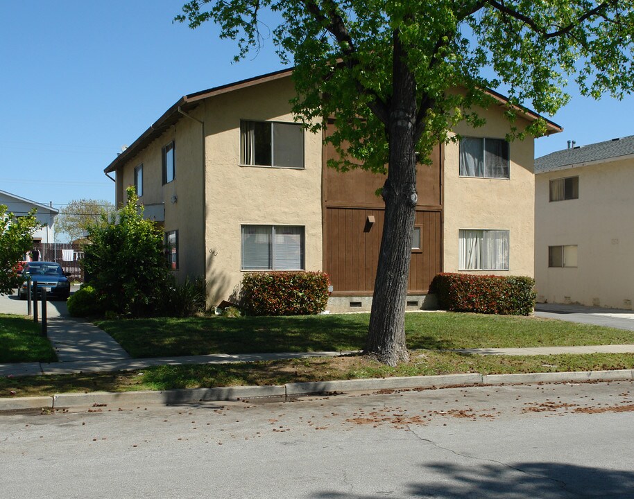 643 La Grande Dr in Sunnyvale, CA - Foto de edificio