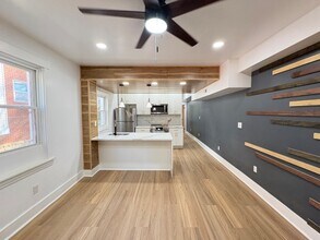 5834 Phillips Ave, Unit 1A in Pittsburgh, PA - Building Photo - Building Photo