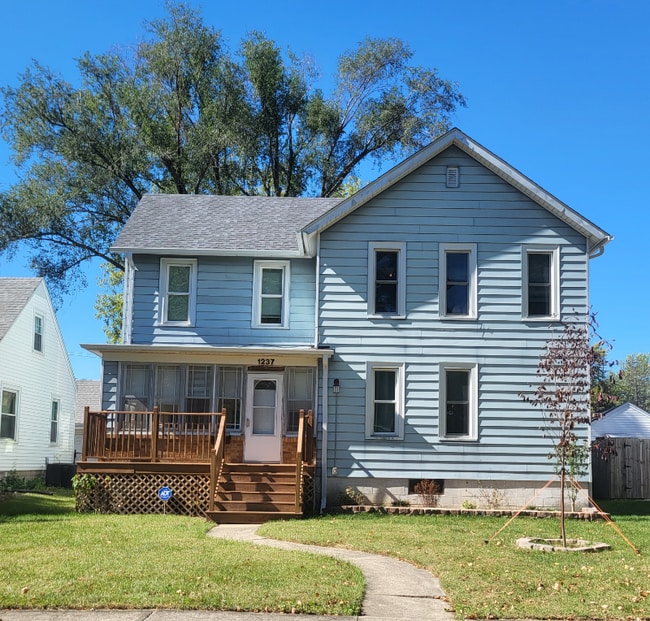 property at 1237 S 7th Ave