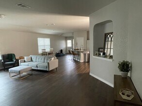 129 Garden Emerald in San Antonio, TX - Building Photo - Building Photo