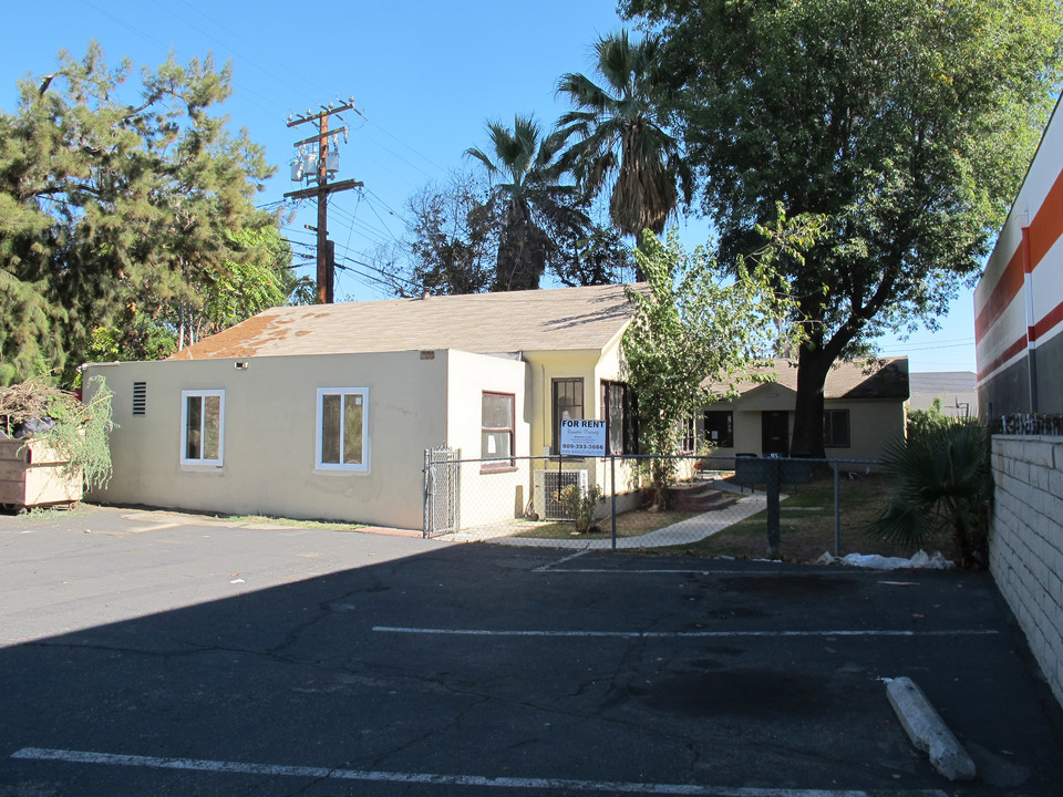 540 N Towne Ave in Pomona, CA - Building Photo