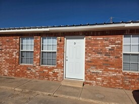 2433 E 21st St in Clovis, NM - Building Photo