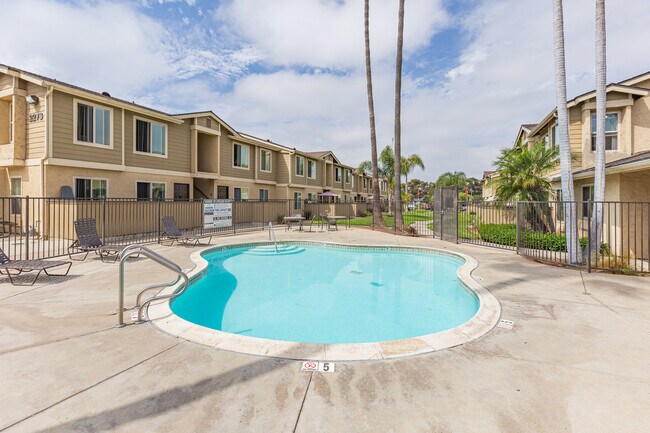 Welcome to Pacific Point! in San Diego, CA - Foto de edificio - Building Photo