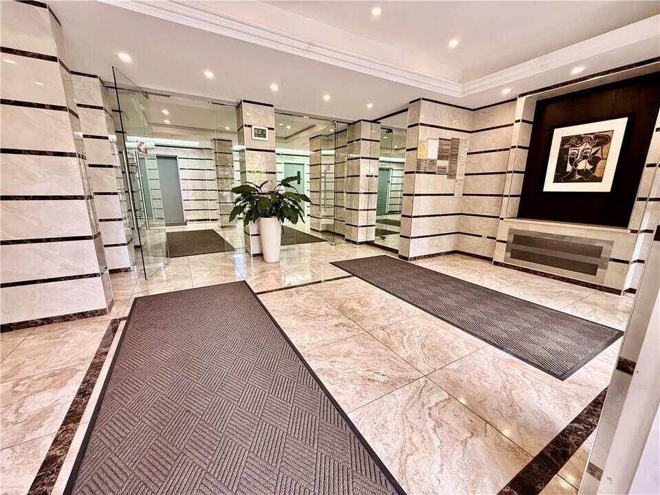 45 Oceana Dr E in Brooklyn, NY - Building Photo