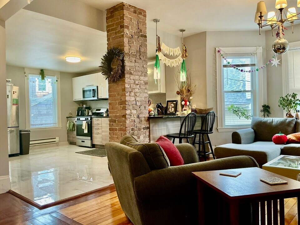 8 Eulita Terrace in Boston, MA - Building Photo