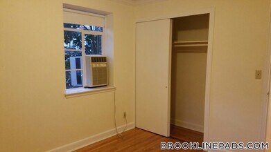 50 Alton Pl, Unit 3 in Brookline, MA - Foto de edificio - Building Photo