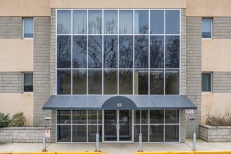 Maiden Lane in North Haven, CT - Building Photo - Building Photo