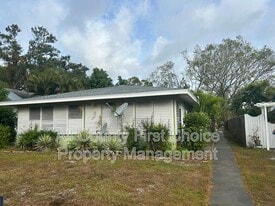 5115 28th Ave S in Gulfport, FL - Building Photo