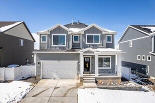 9313 N Vernham Ln in Eagle Mountain, UT - Building Photo