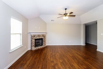 1083 Carib Loop W in Cordova, TN - Foto de edificio - Building Photo