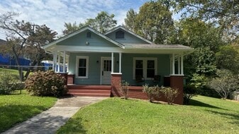 319 Hogan Rd in Rossville, GA - Building Photo