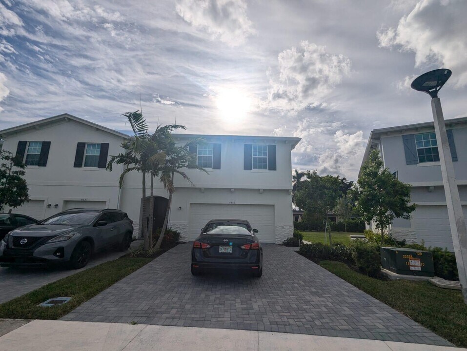 4351 Pond Lily Ln in Greenacres, FL - Building Photo