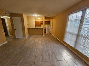 Vinton Avenue Apartments in Memphis, TN - Building Photo - Interior Photo