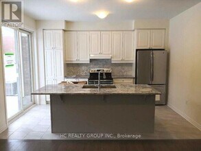 122 Westfield Dr in Whitby, ON - Building Photo - Building Photo