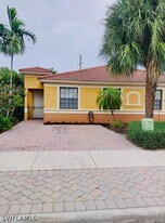 7512 Bristol Cir in Naples, FL - Building Photo