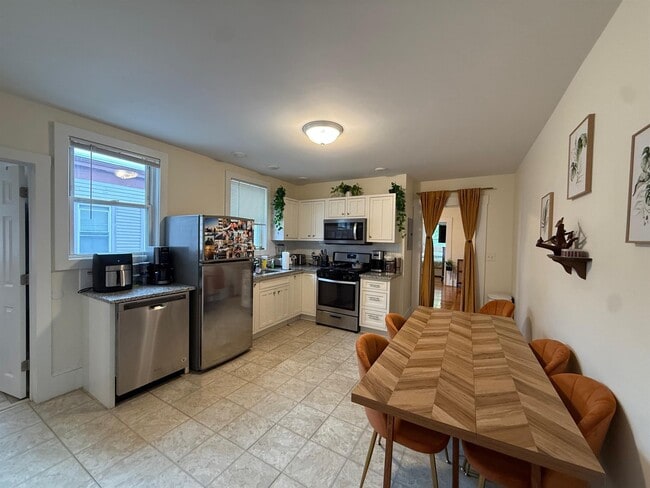 18 Garrison Ave, Unit #7