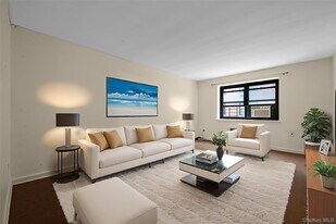 102-25 67th Rd in Queens, NY - Building Photo