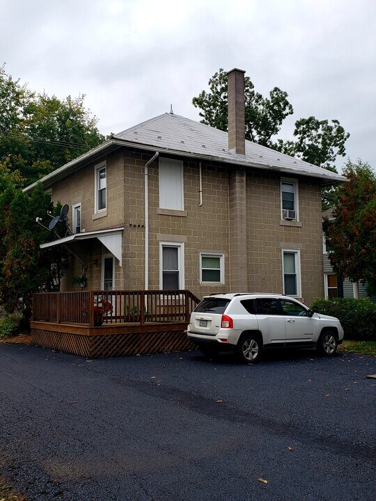 29 Queen Rd in Gordonville, PA - Building Photo
