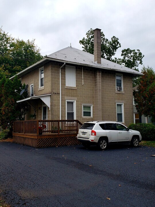 29 Queen Rd, Unit B in Gordonville, PA - Building Photo