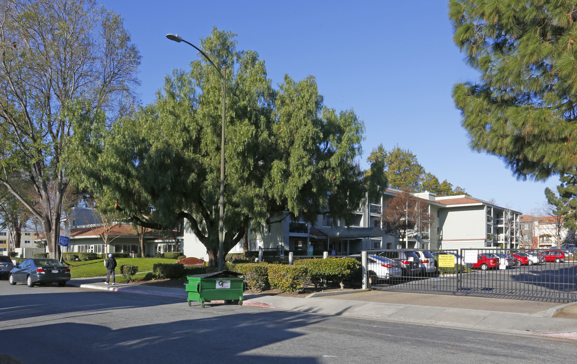 Villa de Guadalupe in San Jose, CA - Building Photo