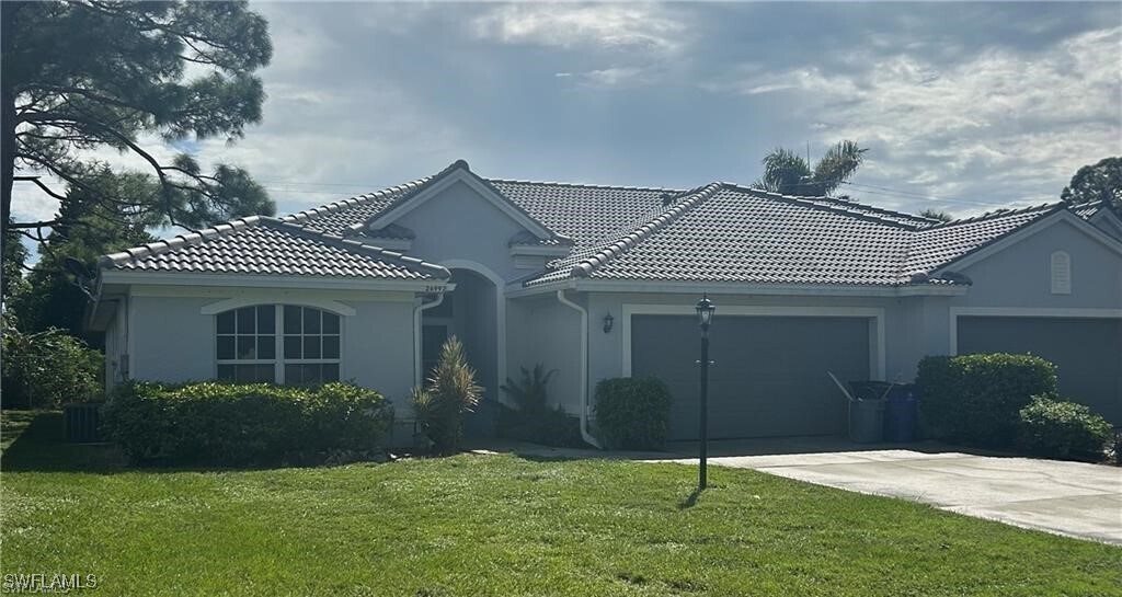 26992 Spanish Gardens Dr in Bonita Springs, FL - Building Photo