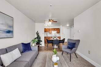 2101 Reamer Dr in Barrington, NJ - Building Photo - Building Photo