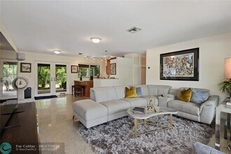 2624 NW 5th Ave in Wilton Manors, FL - Building Photo - Building Photo