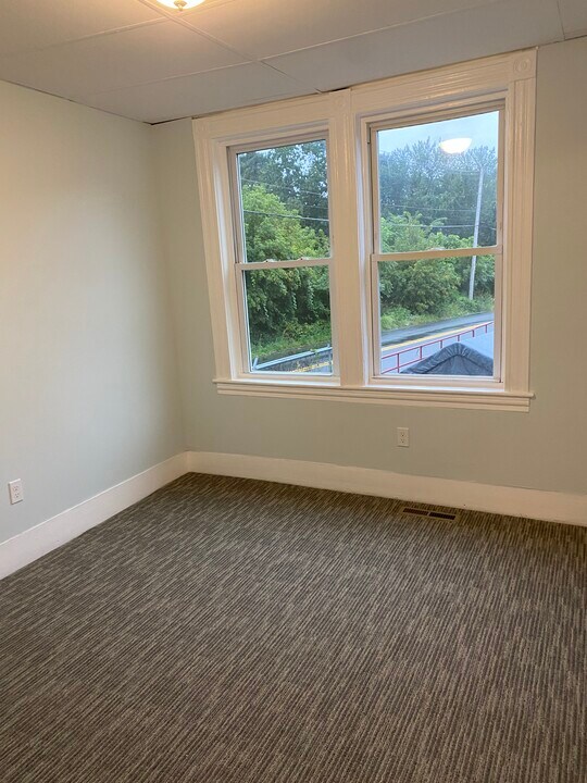 114 Hampson St, Unit 1st floor in Dracut, MA - Foto de edificio