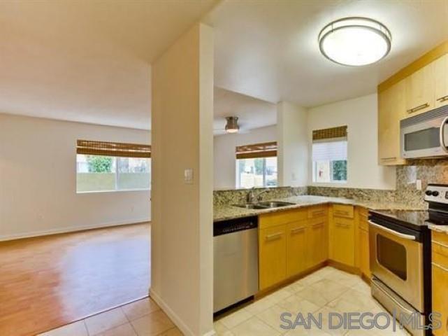 7425 Charmant Dr, Unit 2805 in San Diego, CA - Building Photo
