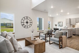 5702 E Avett Pl in Sioux Falls, SD - Building Photo - Building Photo