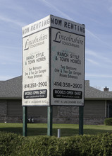 Lincolnshire Coach Homes in Milwaukee, WI - Building Photo - Building Photo