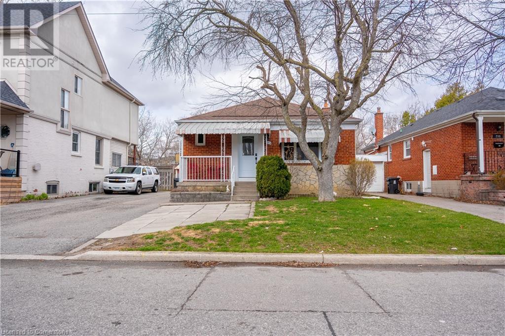 292 Bogert Ave in Toronto, ON - Building Photo