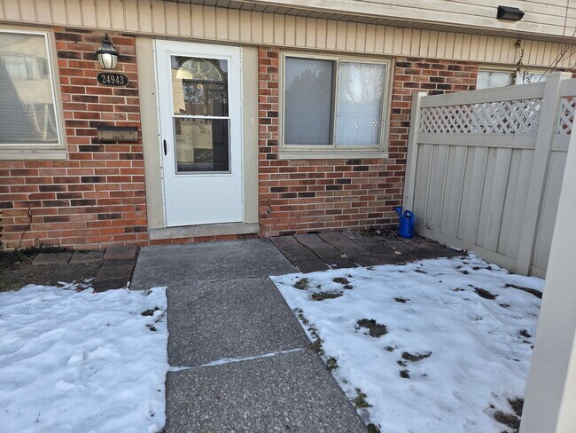 24943 Mayfair St in Flat Rock, MI - Building Photo - Building Photo