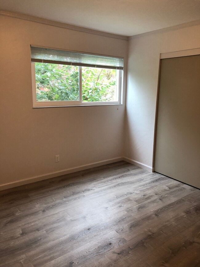 4235 Montgomery St, Unit B in Oakland, CA - Foto de edificio - Building Photo