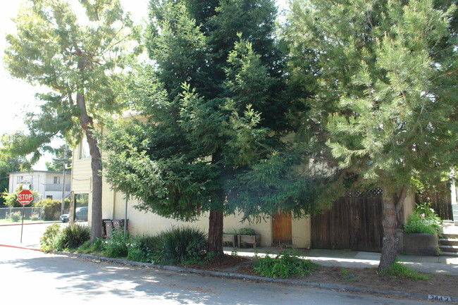 1645 Dwight Way in Berkeley, CA - Building Photo - Building Photo