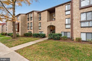 2063 Royal Fern Ct, Unit 39/21B in Reston, VA - Building Photo