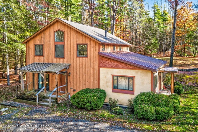 property at 32 Eastwoods Dr