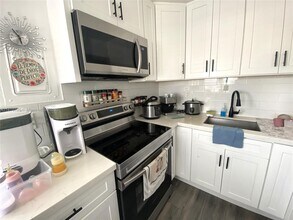 1570 W 46th St in Hialeah, FL - Building Photo - Building Photo