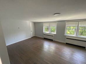 24 Tulip Ln in Fleetwood, PA - Building Photo - Building Photo