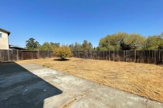 1203 Humphrey Dr in Suisun City, CA - Building Photo - Building Photo