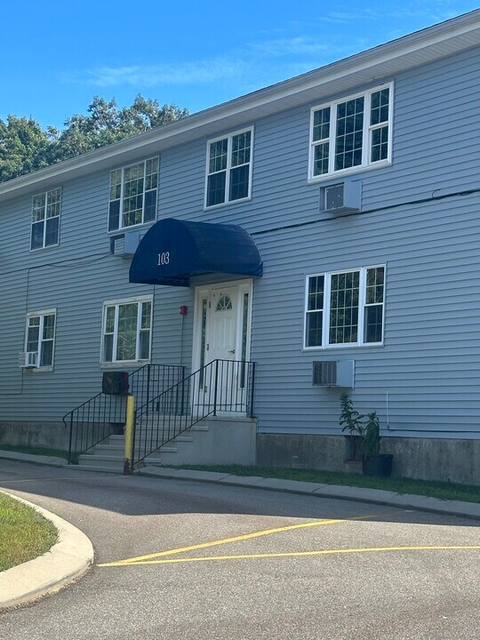 103 Horse Pond Rd in Salem, CT - Building Photo